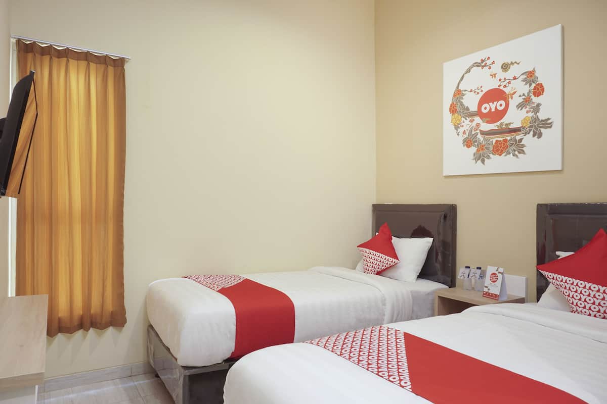 Standard Twin Room | Desk, free WiFi, bed sheets