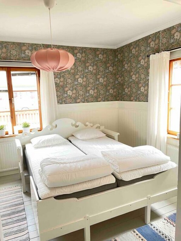 4 bedrooms, free WiFi, bed sheets