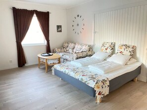 1 bedroom, iron/ironing board, free WiFi