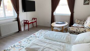 1 bedroom, iron/ironing board, free WiFi