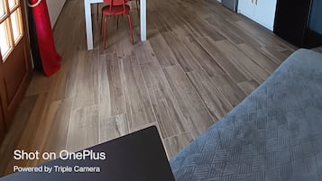 1 slaapkamer, een strijkplank/strijkijzer, reisbedje, gratis wifi