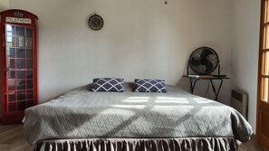 1 slaapkamer, een strijkplank/strijkijzer, reisbedje, gratis wifi