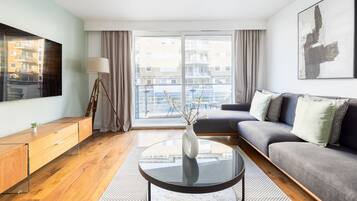 Apartemen | Area keluarga | Televisi layar datar 32-inci dengan saluran TV kabel dan TV