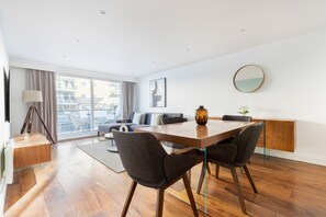 Apartment | Private kitchen - Luxurious Apartment in Wandsworth (London)