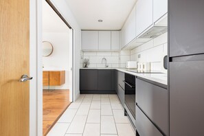 Apartment | Private kitchen - Luxurious Apartment in Wandsworth (London)