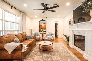 Smart TV, fireplace