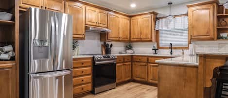 Refrigerador, microondas, horno y parrilla de estufa
