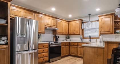 3 Kings and the Twins 4 Bedroom Remodeled 5 Minutes to Tech