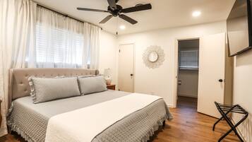 4 bedrooms, iron/ironing board, travel crib, free WiFi