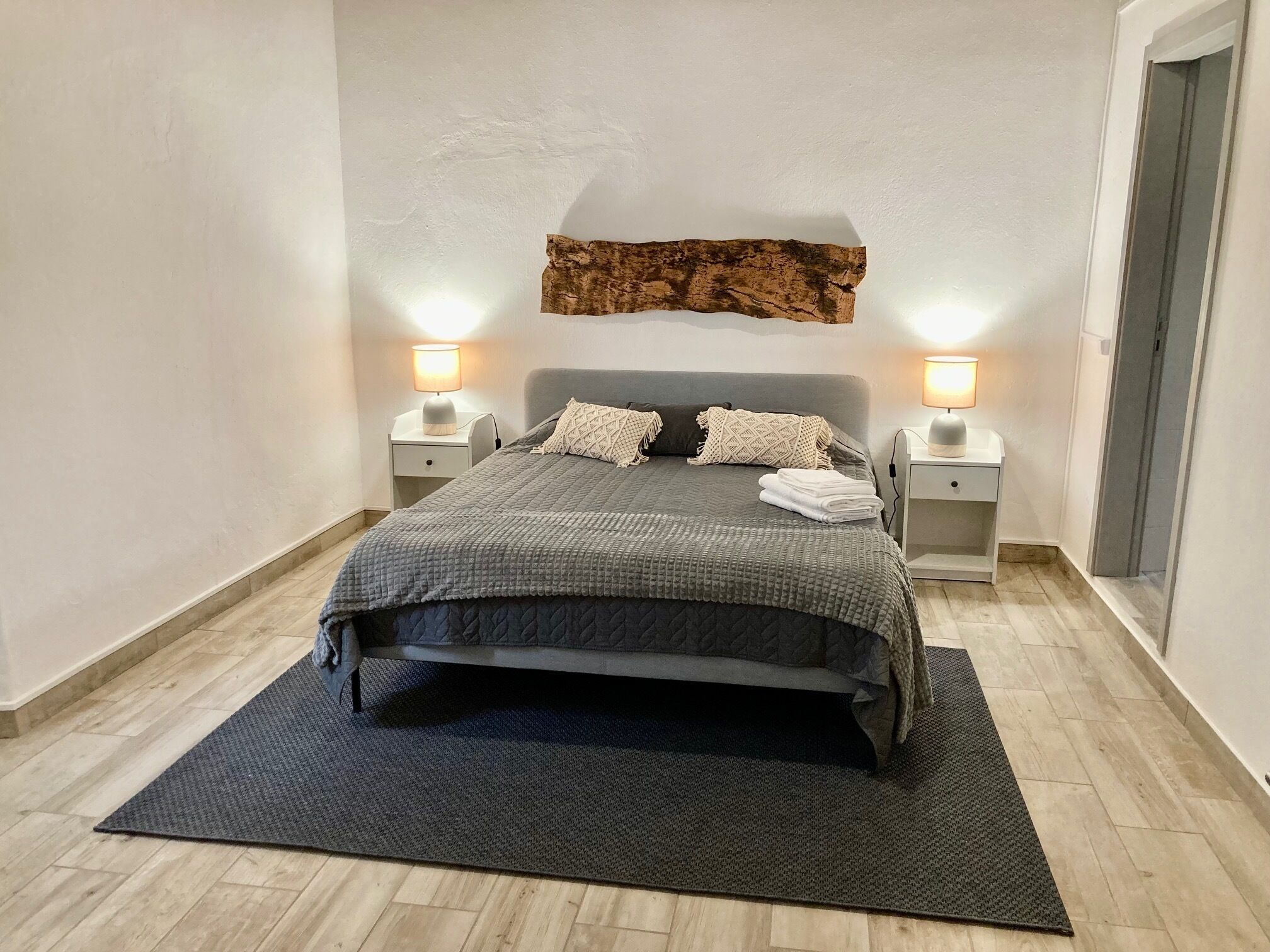 3 室のベッドルーム、アイロン / アイロン台、WiFi、ベッドシーツ