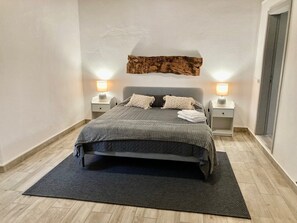 3 bedrooms, iron/ironing board, WiFi, bed sheets - Monte Alentejano - Cap. 6 Pessoas - Melides - a 5 Mint da Praia da Aberta Nova - (Melides)