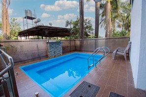 Indoor pool, outdoor pool - Lalit Hills Resort  (Mawal)