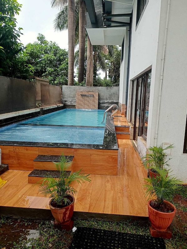 Hồ bơi trong nhà, hồ bơi ngoài trời