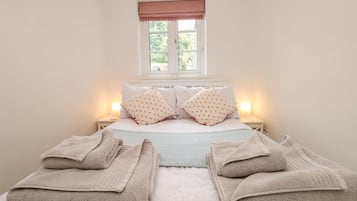 2 bedrooms, individually decorated, individually furnished, free WiFi