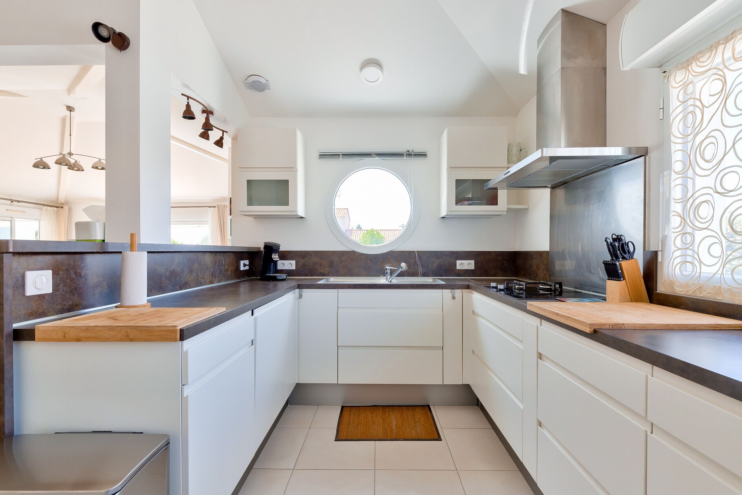 Réfrigérateur, micro-ondes, four, lave-vaisselle