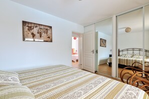 3 chambres, fer et planche à repasser, Wi-Fi gratuit
