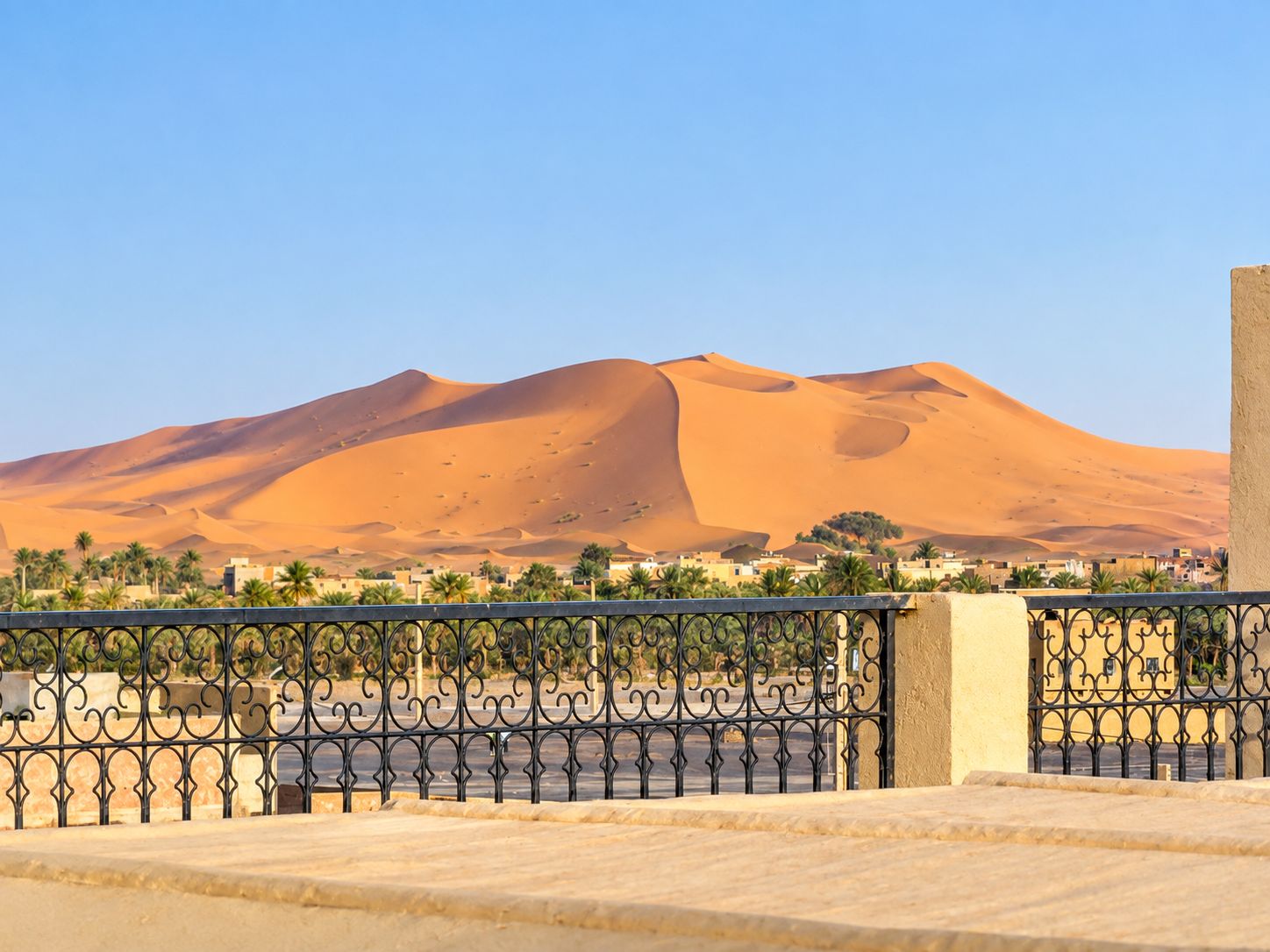 إطلالة على الشارع من المنشأة