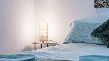 1 slaapkamer, een strijkplank/strijkijzer, gratis wifi, beddengoed