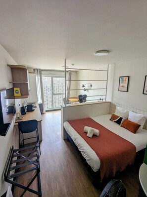 Premium bedding, desk, laptop workspace, soundproofing - Hife Toulouse Sud Labège (Labege)