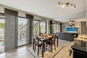 Dining - Exquisite Lakefront Pool House Awaits | Pool | 10 PPL (Seminole)