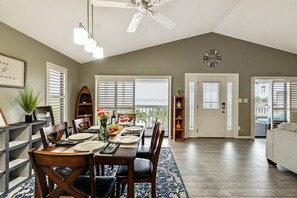 Dining - Exquisite Lakefront Pool House Awaits | Pool | 10 PPL (Seminole)