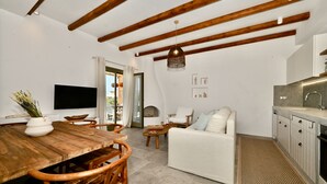 Deluxe Villa | Private kitchen | Full-size fridge, oven, dishwasher, toaster - Villa Almyra - Antiparos (Antiparos)