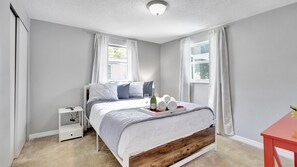 3 Schlafzimmer, Schreibtisch, Bügeleisen/Bügelbrett, kostenloses WLAN