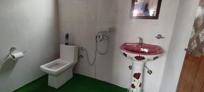 Chuveiro/banheira combinados, produtos de toalete grátis, sabonete 