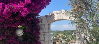 Villa with pool and exceptional sea view of Cap d'Antibes, without overlooking