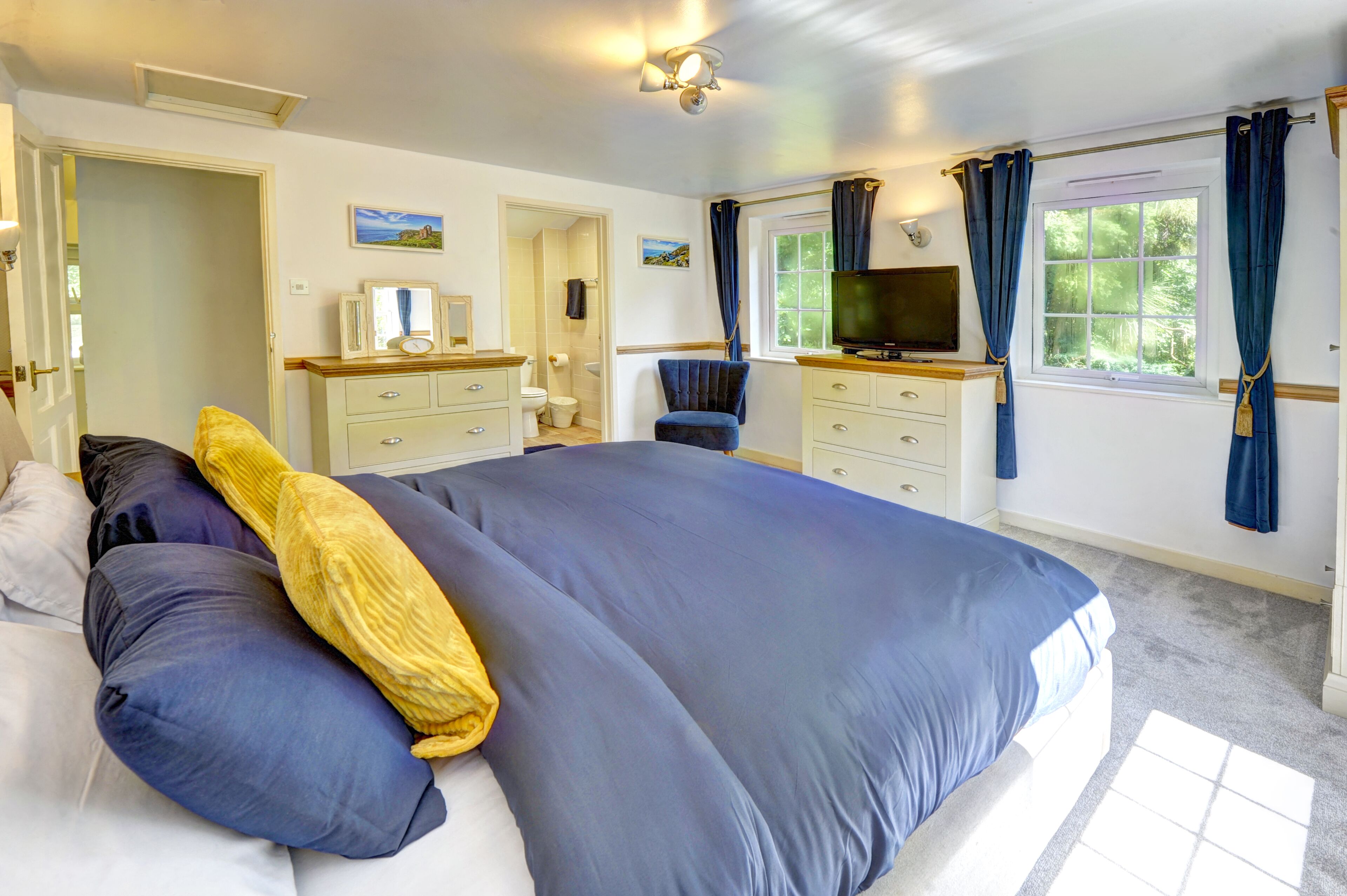 4 多间卧室、熨斗/熨衣板、免费 WiFi、床单