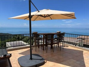 屋外ダイニングエリア