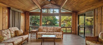 Hale Pakala, 3 Acre Beach Front, A/C in Bedrooms