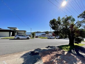 Property grounds - Lakeview Haven - Walk to the Lake and Shops (Belmont)