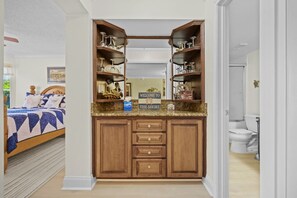 2 habitaciones, escritorio, tabla de planchar con plancha y wifi gratis 