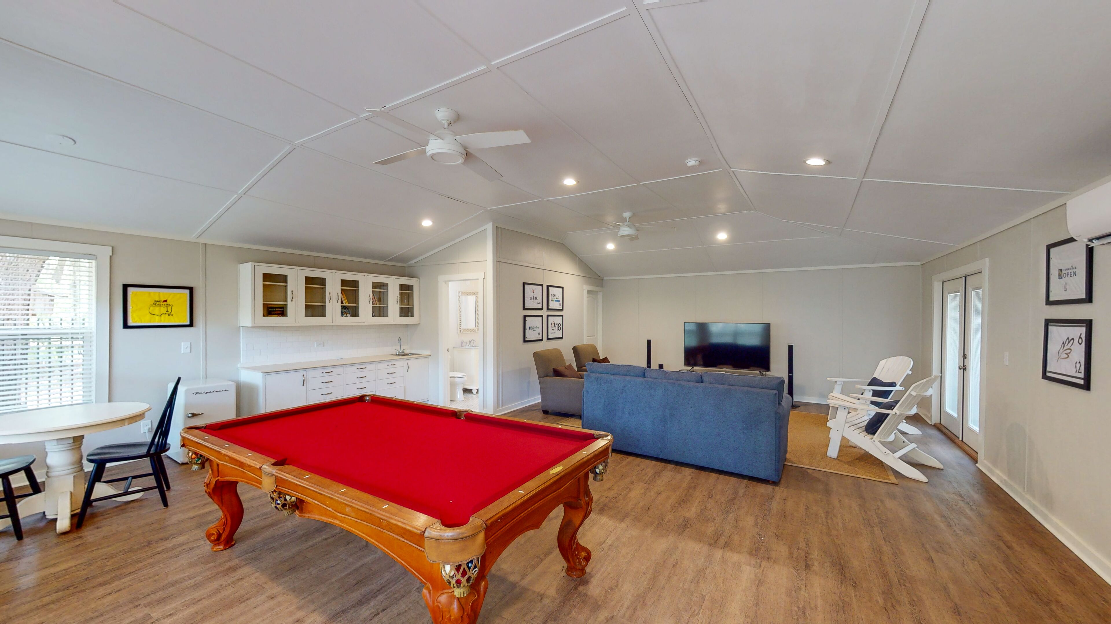 UNDER THE OAKS 3 Bedrooms, 4 Bathrooms