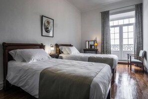 5 bedrooms, free WiFi, bed sheets