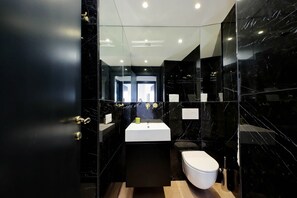 Shower, hair dryer - Beautiful Florence apartment with charming balcony (Florence)