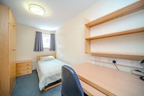 6 bedrooms, desk, free WiFi, bed sheets
