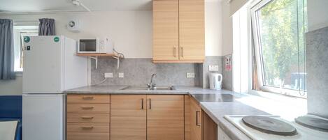 6 habitaciones, escritorio, wifi gratis y ropa de cama