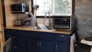 Microwave, oven, coffee/tea maker, electric kettle