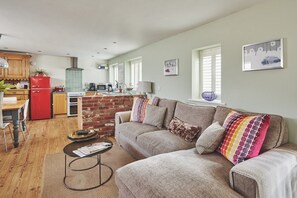 Smart TV, fireplace, offices