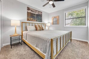 2 soverom, strykejern/-brett, wi-fi og sengetøy