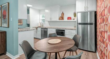 Bauhaus-1st Floor, King Beds, Walk to A&M Campus