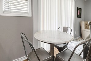 Dining - Blossom: Ground Floor, Comfy King Bed (Bryan)
