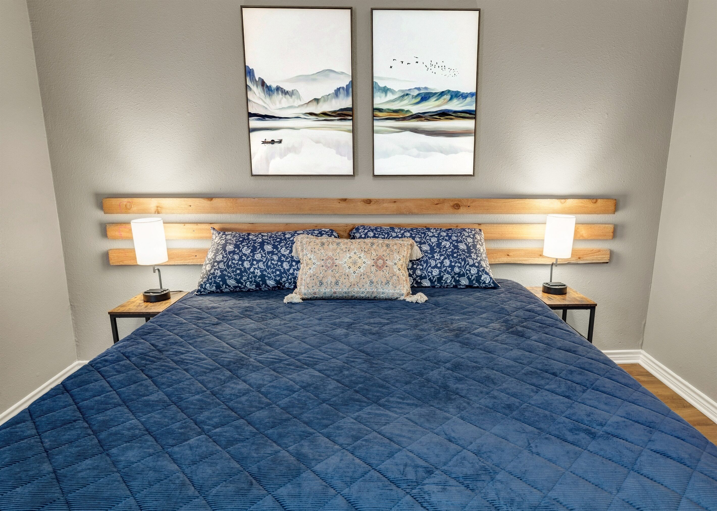 1 dormitorio, tabla de planchar con plancha, wifi y ropa de cama