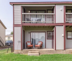 Exterior - Blossom: Ground Floor, Comfy King Bed (Bryan)