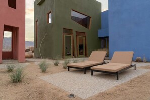 Property grounds - Monument House by Homestead Modern (Joshua Tree)