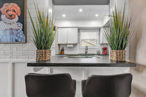 Chip&Jo: King Beds/Walk to A&M