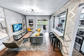 Interior - Denali: 2 Bedroom, Walk to A&M, Comfy King Beds (Bryan)