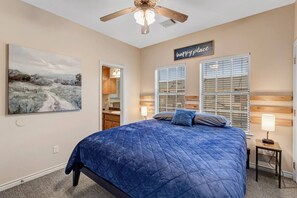 3 bedrooms, WiFi, bed sheets - Comfy King Beds, Close to A&M (College Station)